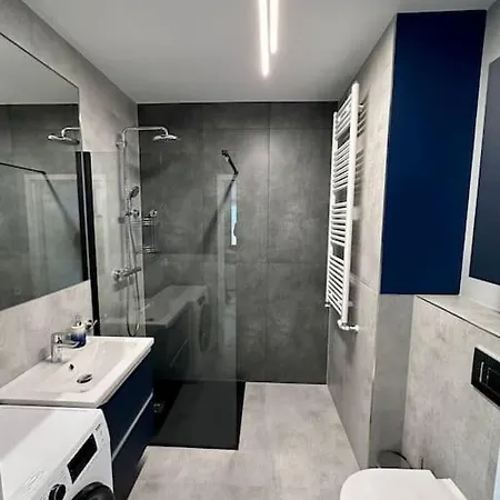 New Apart - Next To Sky Tower Apartament